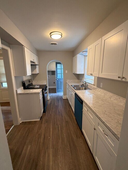 Building Photo - 4497 Quince Rd