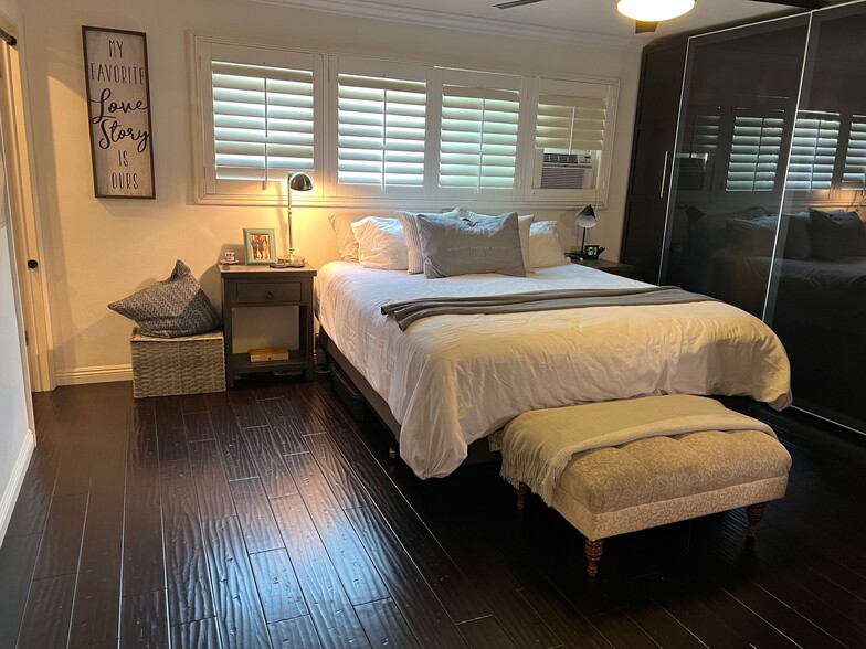 Master Bedroom - 333 Newport Ave