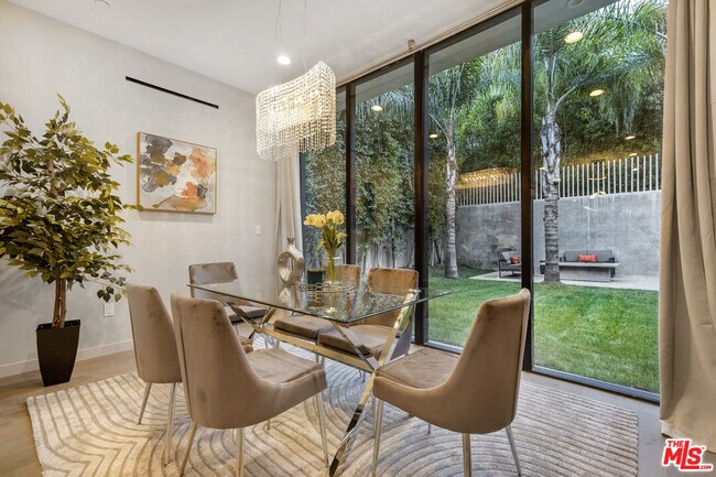 Building Photo - 1847 Coldwater Canyon Dr