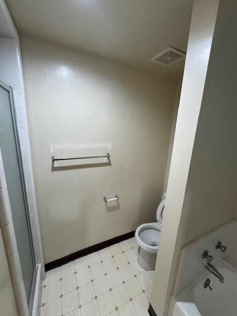 Building Photo - 1320 N Poinsettia Pl