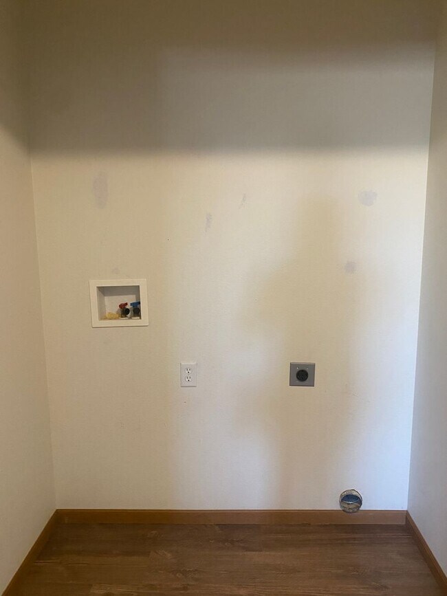 Building Photo - 16830 Huntington Ln