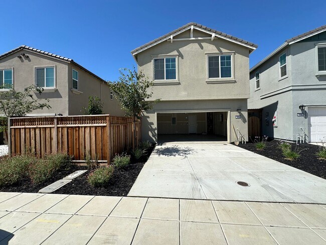 Building Photo - Stunning, Sun-Drenched 4BR + Loft Home in Lakeview – Loaded with Premium Upgrades!