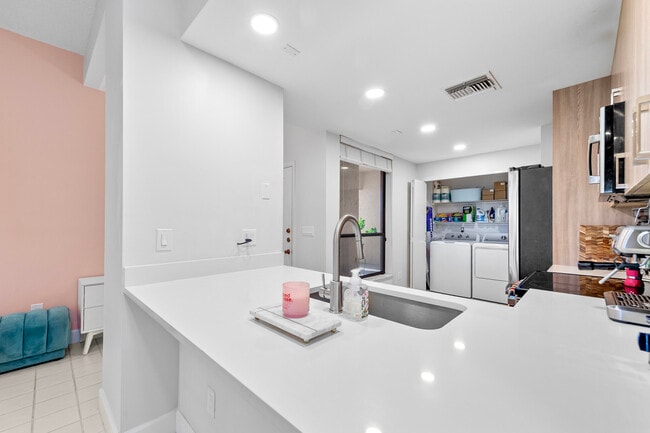 Building Photo - 7460 La Paz Blvd