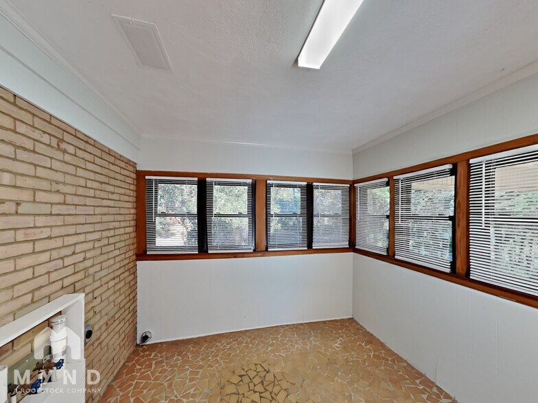 Building Photo - 1201 Manchester Ln