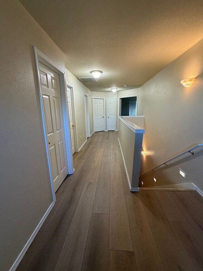 Building Photo - 413 Roger Smith Dr