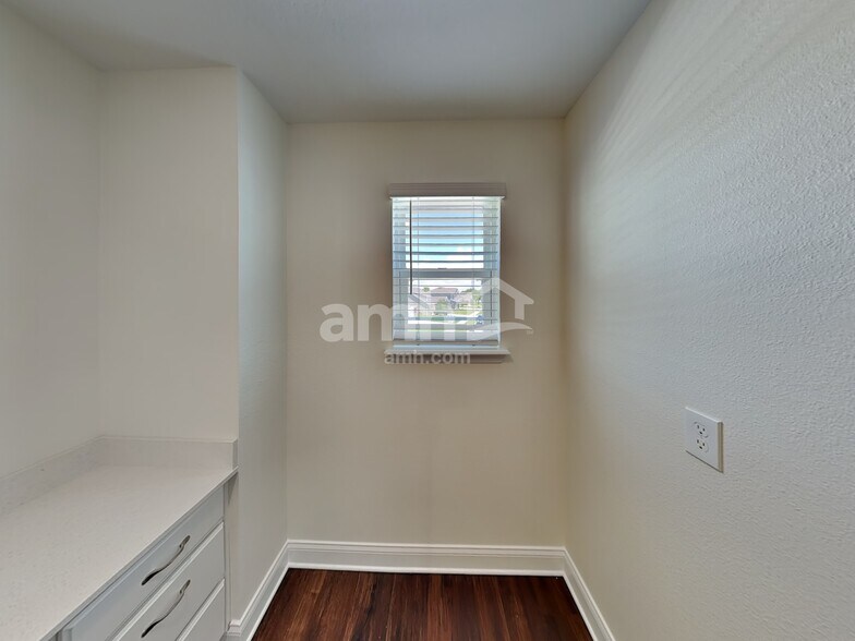 Building Photo - 1008 Summer Stone Loop