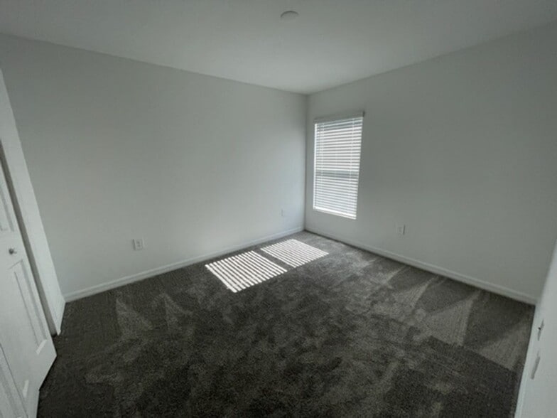 Building Photo - 844 Ofanto Wy