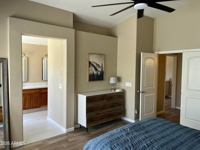 Building Photo - 1181 W Goldfinch Way