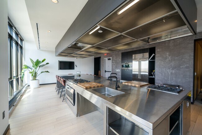 Building Photo - Fantastic One Bedroom in Downtown JC