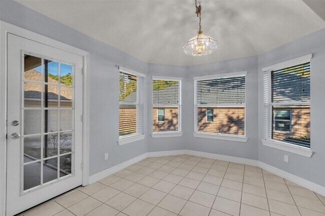 Building Photo - 35 W Pines Dr