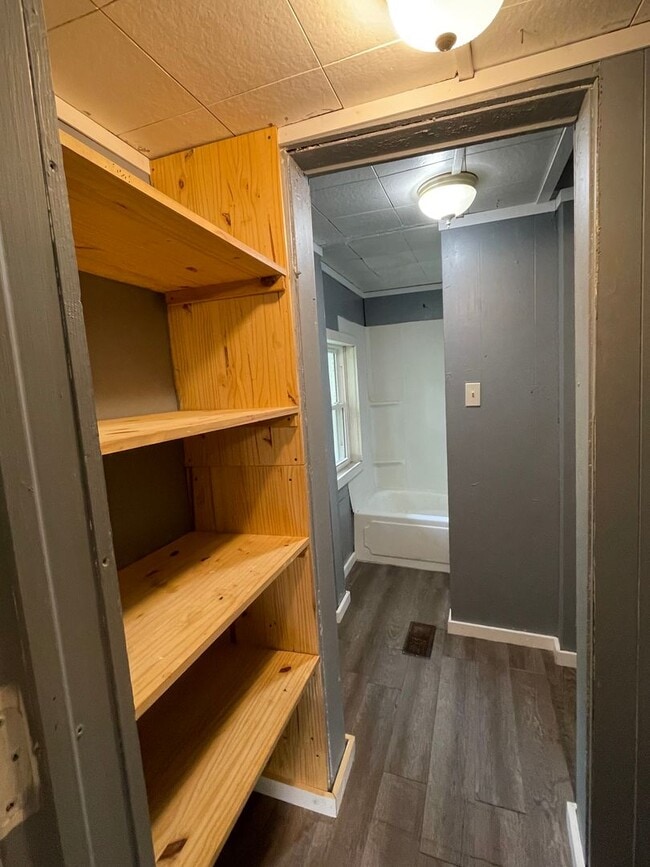 Building Photo - Four Bedroom Available August in Delphi