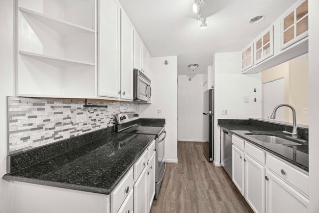 Building Photo - 214 Glengarry Dr