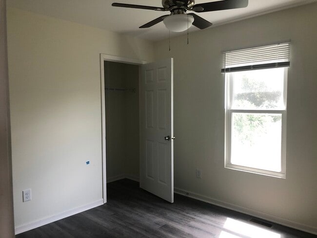 Building Photo - 126 Eden St NW