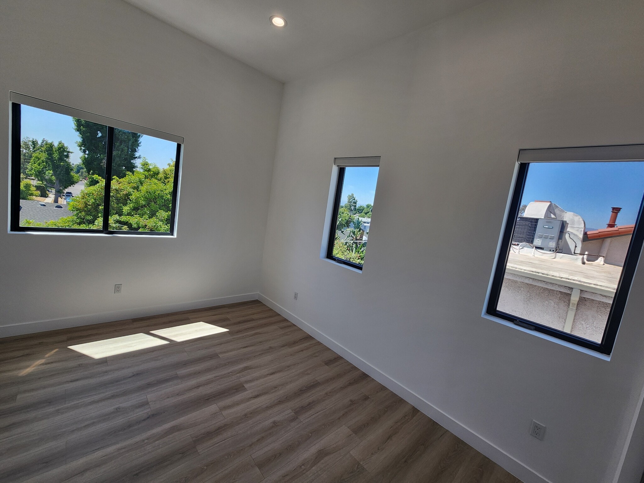 Building Photo - 6061 Fulton Ave