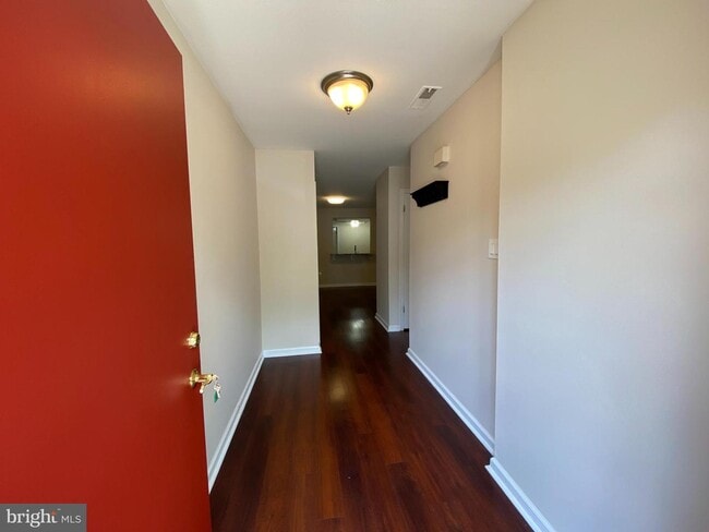 Building Photo - 802 Mountainview Dr