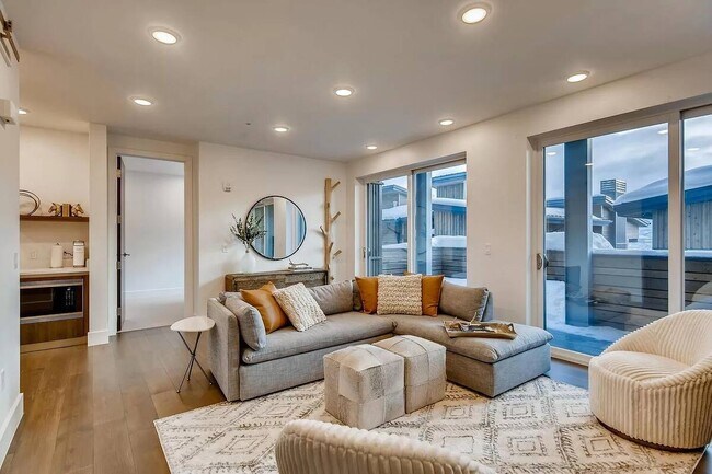 Building Photo - 2752 W High Mountain Rd