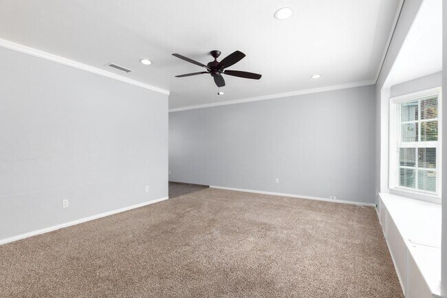 Building Photo - 4804 Iroquois Ave