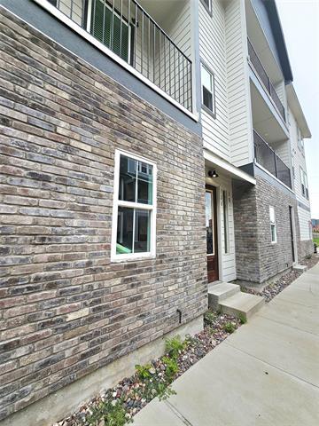 Building Photo - 206 S Village Way