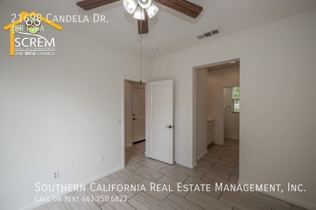 Building Photo - Updated Two Bedroom Detached Home in Gated...