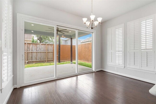 Building Photo - 1303 Gardenia Dr
