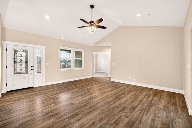 Building Photo - 3-bedroom, 2-bathroom home nestled in the peaceful setting of Upper Paradise