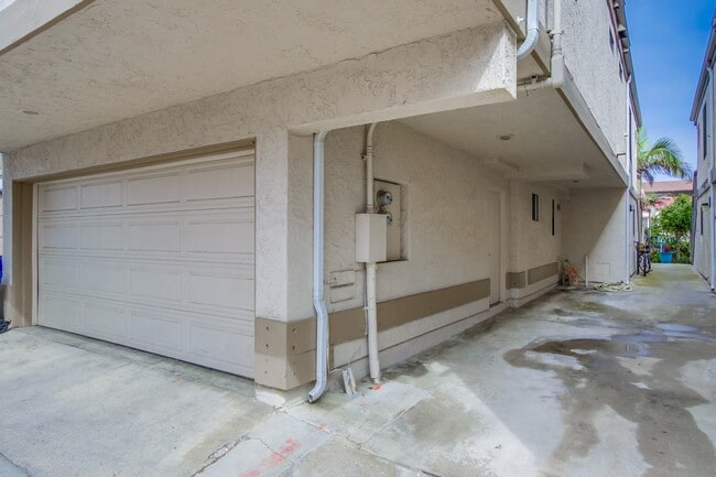 Building Photo - 807 Capistrano Pl