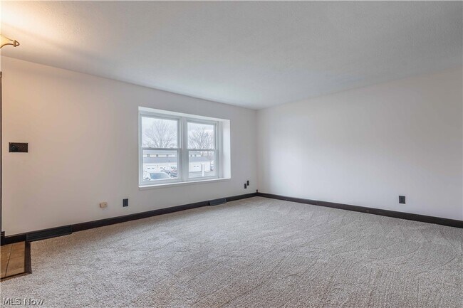 Building Photo - 4599 Cox Dr