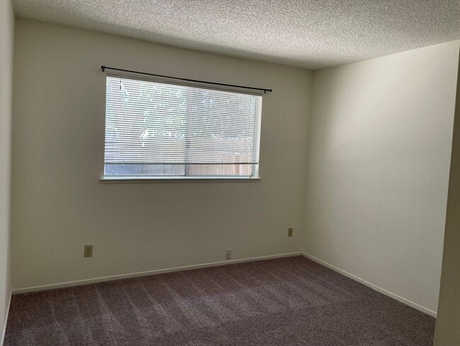 Building Photo - 4830 Suncrest Way