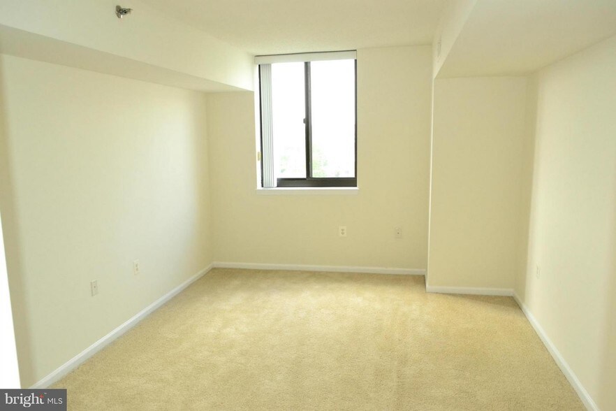 Building Photo - 1001 N Randolph St