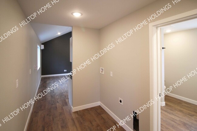 Building Photo - 39 Hilltop Rd