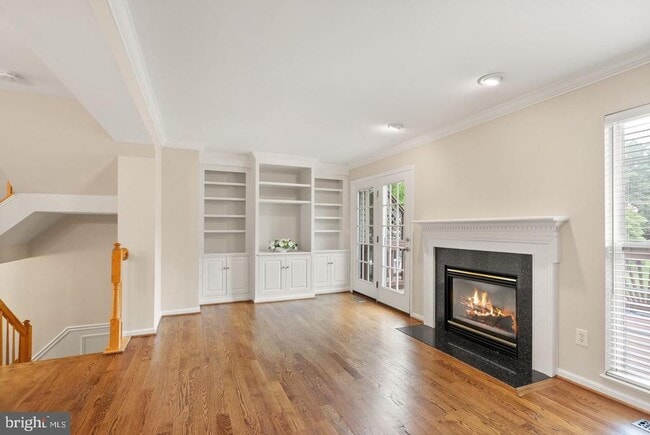 Building Photo - 917 Rolfe Pl
