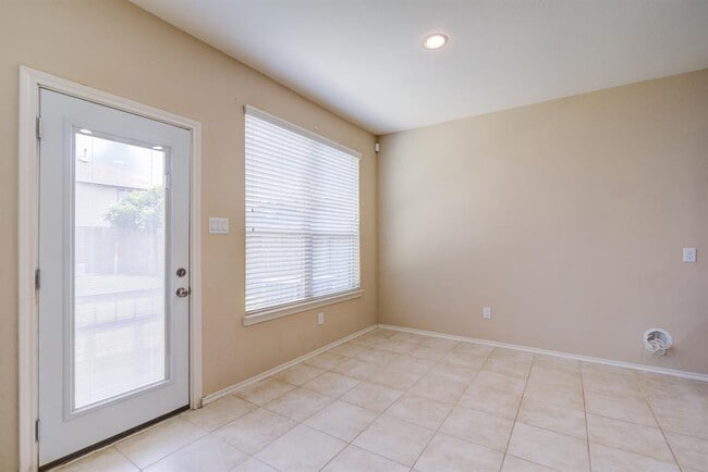 Building Photo - 6879 Dogwood Cliff Ln
