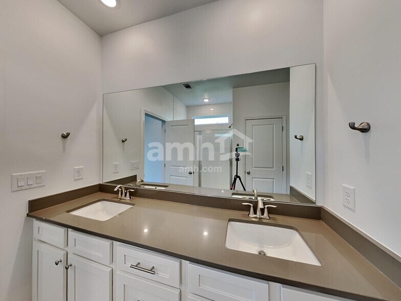 Building Photo - 4886 Pebble Bridge Wy