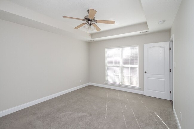 Building Photo - 823 Landing Dr