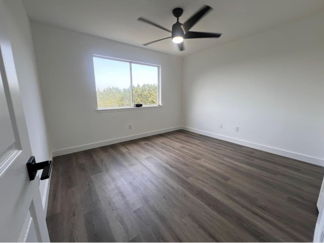 Building Photo - 450 Shady Bluff Dr