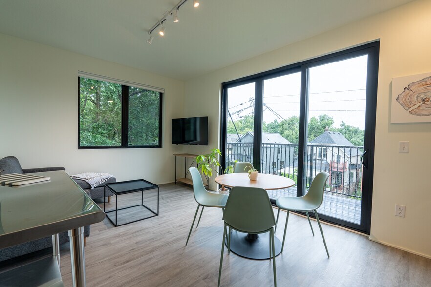 Building Photo - 2718 Grand Ave S