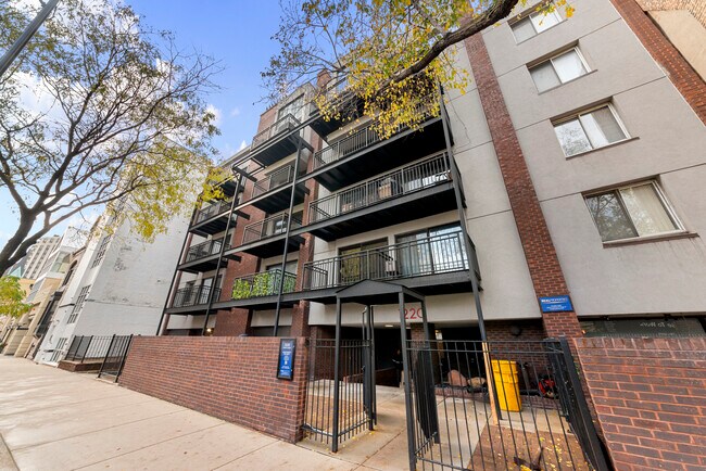 Building Photo - 1220 N Lasalle-3K