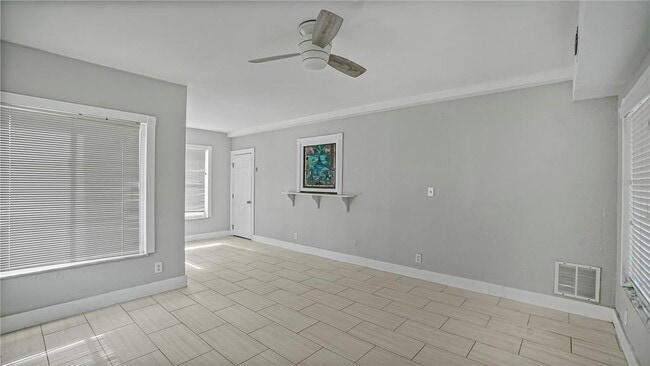 Building Photo - 2992 Chantilly Ave