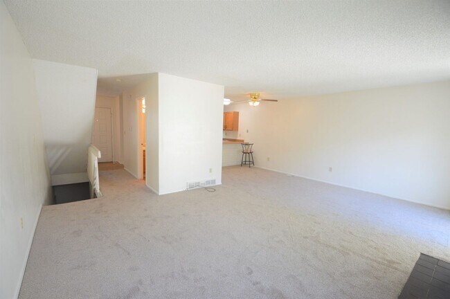 Building Photo - 3Bd/2.5Ba Lafayette Townhome Available Now