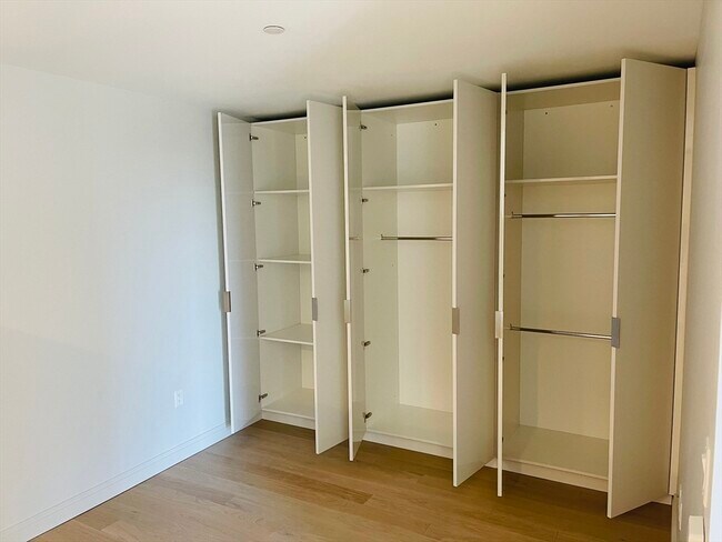 Building Photo - 135 Seaport Blvd