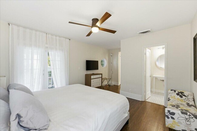 Building Photo - 459 NE 15th Ave