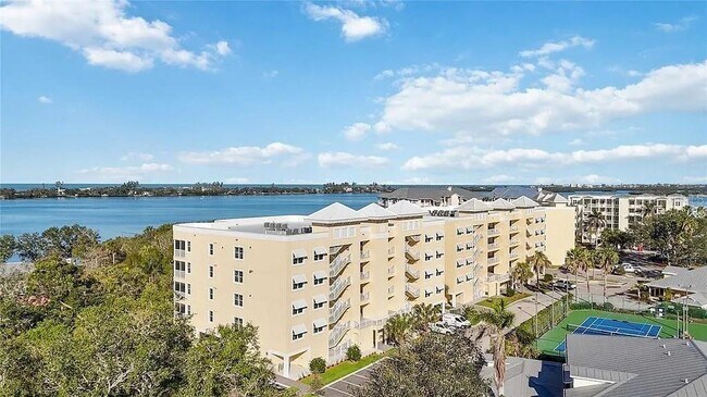 Building Photo - 280 Hidden Bay Dr