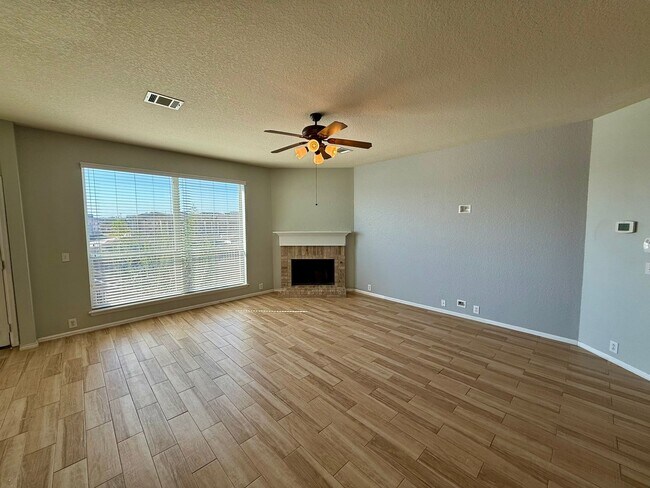 Building Photo - 5 bedroom, 3 bathroom home off TPC Parkway!