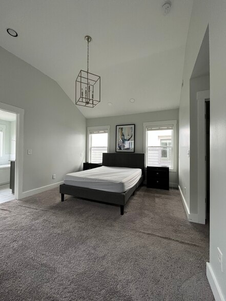 Building Photo - 1705 14th Ave S