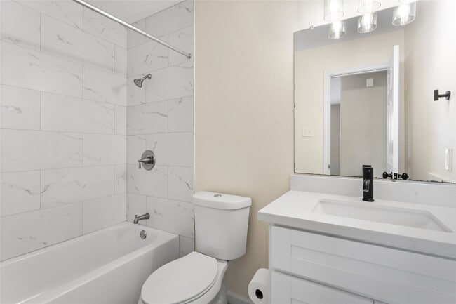 Building Photo - 838 Royal George Ln