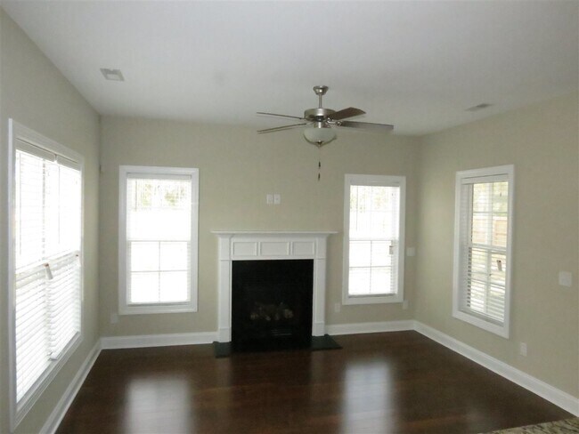 Building Photo - 411 Wolfe Ln