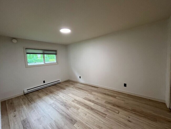 Building Photo - Lovely Apartment in Sehome