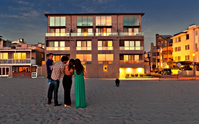 Building Photo - Marina Peninsula Apartments