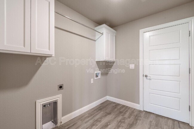 Building Photo - 328 N Otoe St