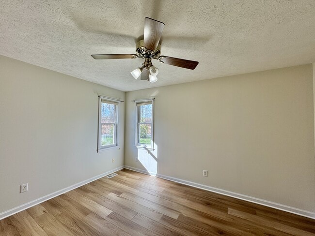 Building Photo - 201 Seminole Cir